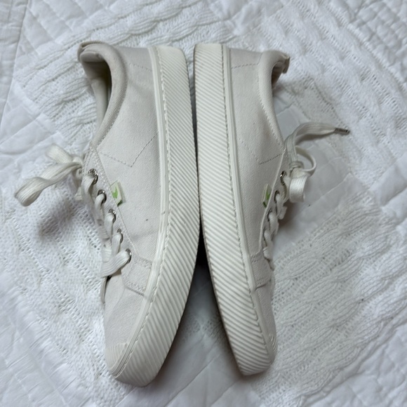 Cariuma Off White Canvas Sneakers 9 Women / 7.5 Men - Picture 3 of 12